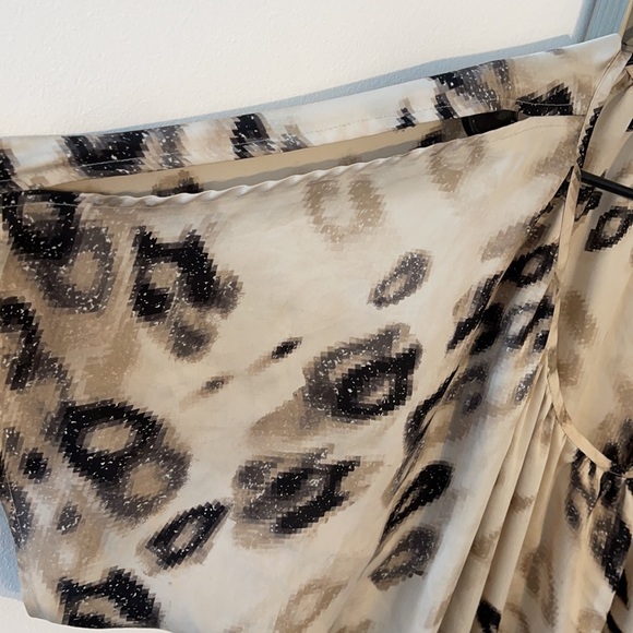 Dressy blouse with split sleeves & stretchy waist - Picture 3 of 4